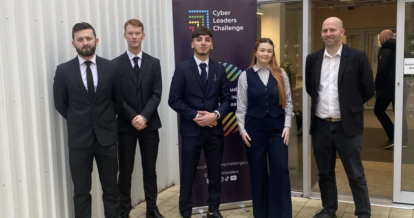 5 attendees at Cyber Leaders Challenge event in MX